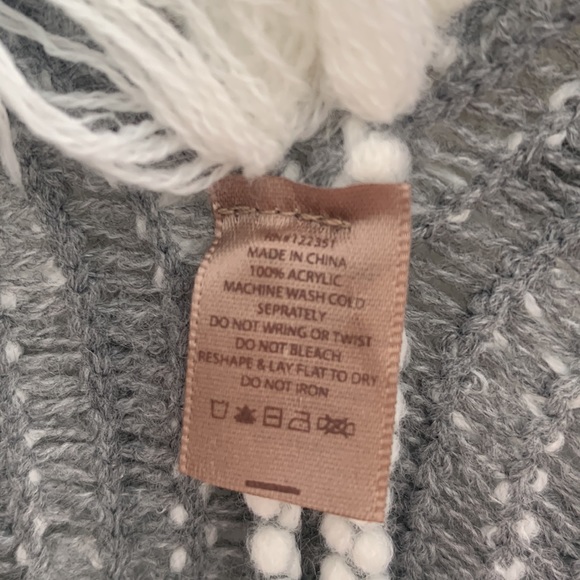 Gray & Cream Cozy Wrap w/Fringe - Picture 3 of 7